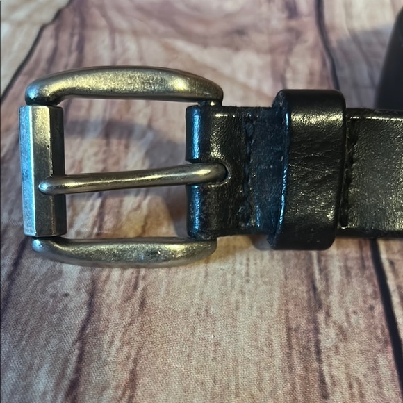 Levis Black Genuine Leather Belt with Timeless Appeal - Picture 2 of 6